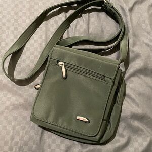 Travel purse. With multiple pockets.